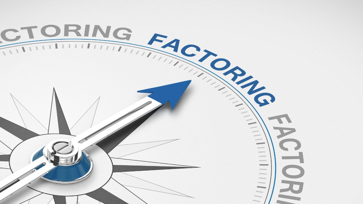 Full Service Factoring: Ein Kompass der auf "Factoring" zeigt.