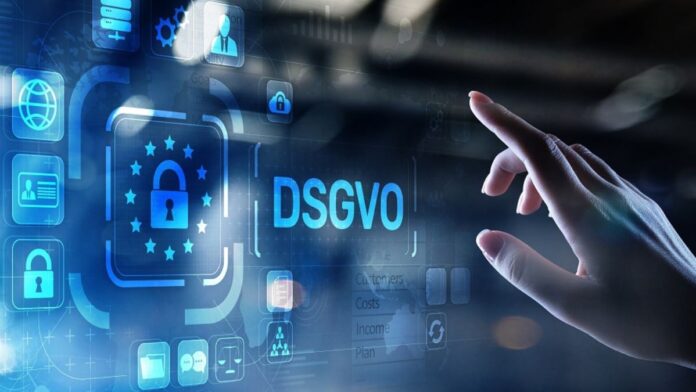 Hand tippt auf blaue digitale Anzeige mit der DSGVO