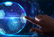 Finanztechnologie: Eine blaues Hologramm einer Kugel mit der Aufschrift "Financial Technology"