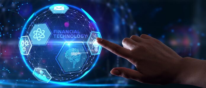 Finanztechnologie: Eine blaues Hologramm einer Kugel mit der Aufschrift 