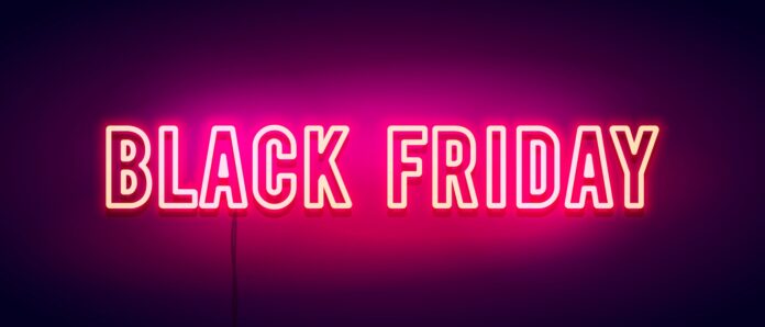 Black Friday: Eine pinke Neonschrift mit dem Schriftzug 