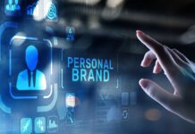 Personal Branding: Digitale Anzeige mit einem Personal-Branding-Schriftzug.