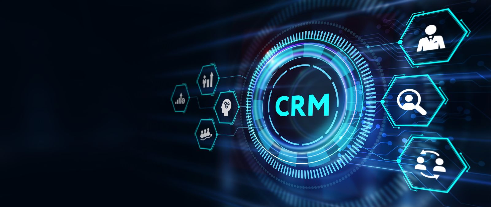 CRM: Eine digitale Anzeige, mit dem CRM-Schriftzug und mehreren Symbolen daneben.
