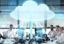 Cloud Computing: Ein Business-Meeting in einem vernetzten Unternehmen.