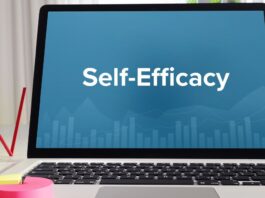 Selbstwirksamkeit: Ein Laptop mit der Aufschrift "Self-Efficacy"