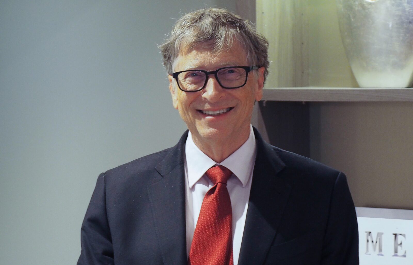 Bill Gates lächelt.