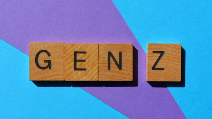 Loyalität der Generation Z: Holzwürfel mit Buchstaben zeigen das Wort Gen Z.