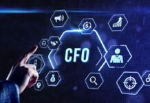 Digitaler CFO: Eine digitale Anzeige mit Symbolen und dem Schriftzug CFO.